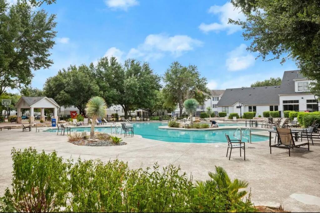 6 Min To Dt~Pool~Free Parking~2King Bed & 2Bath Apartment Austin Exterior photo