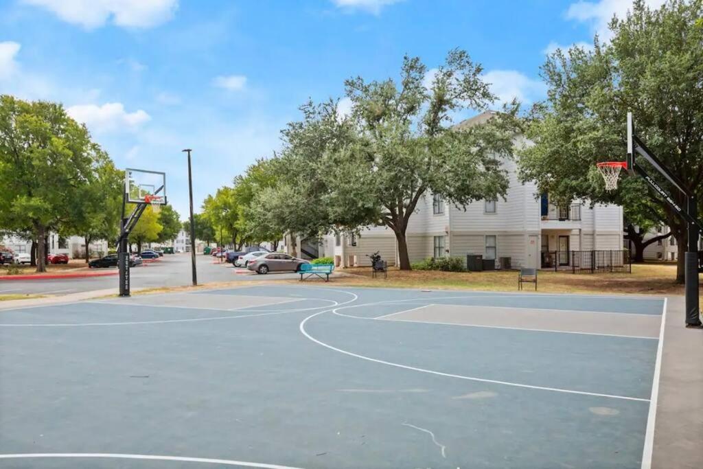 6 Min To Dt~Pool~Free Parking~2King Bed & 2Bath Apartment Austin Exterior photo